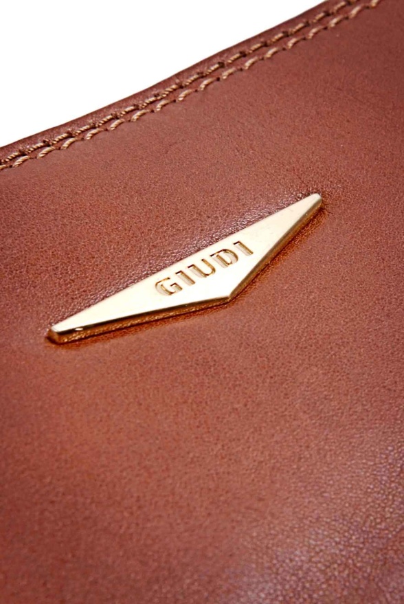 detail Kožená kabelka