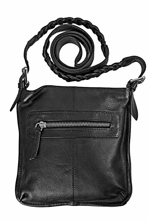 detail kožená taška přes rameno