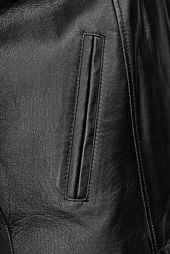 detail kožená bunda s odepín. límcem
