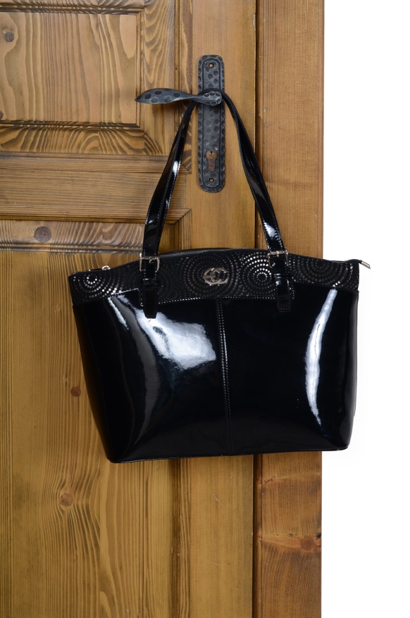 detail kožená kabelka