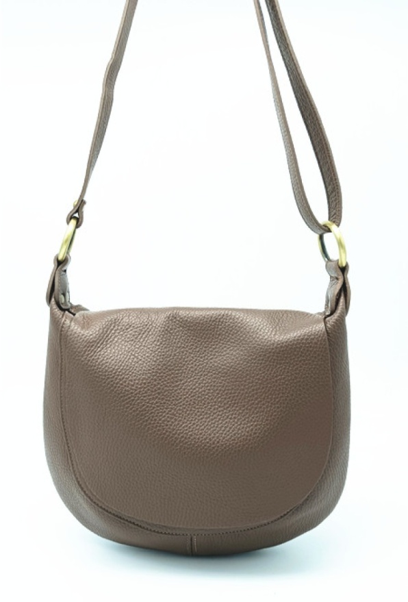 detail kožená kabelka