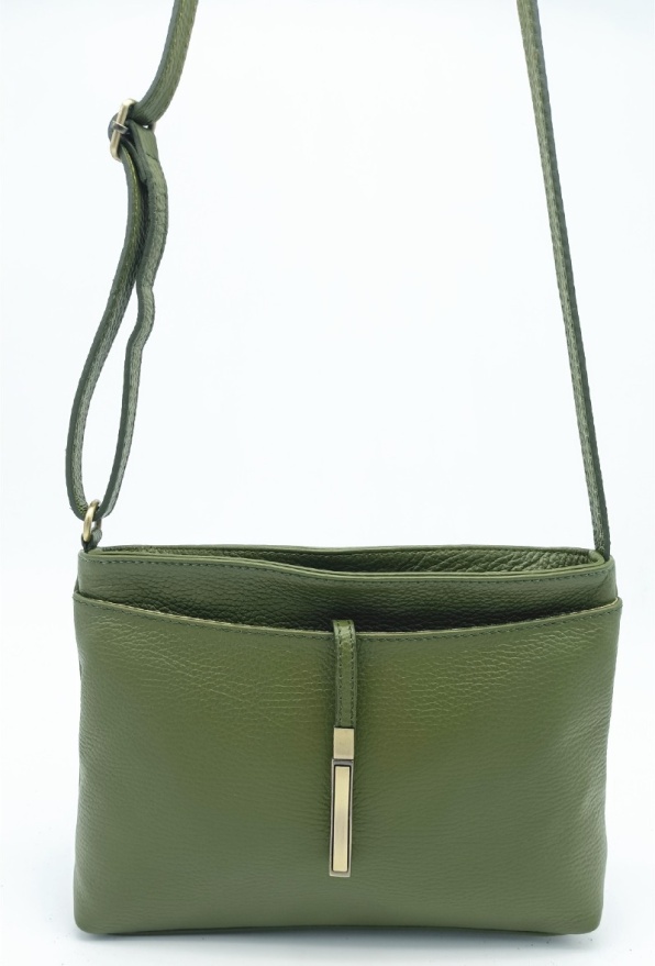 detail kožená kabelka