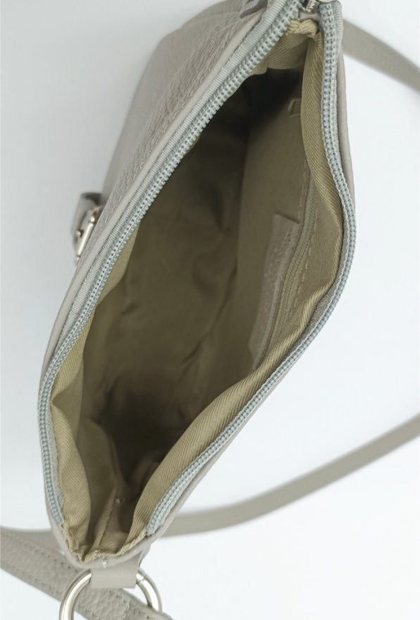 detail Kožená kabelka