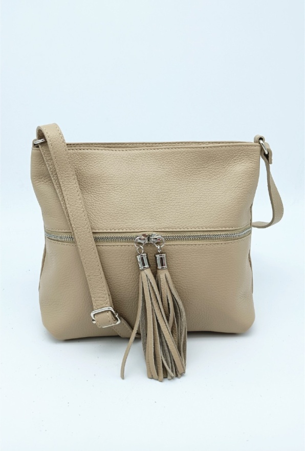 detail Kožená kabelka zipy, třásně