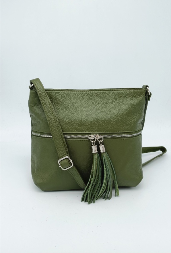 detail Kožená kabelka zipy, třásně