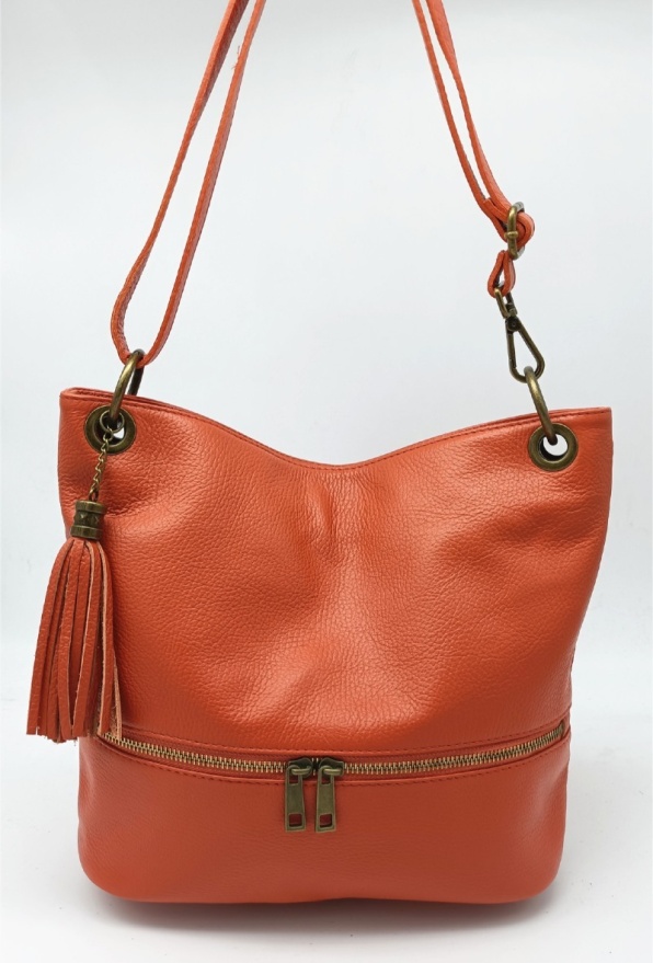 detail Kožená kabelka, zipy