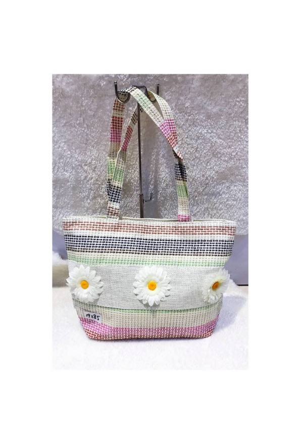 detail Letní taška s květy