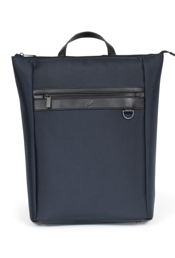 detail Batoh, kombinace materiálů