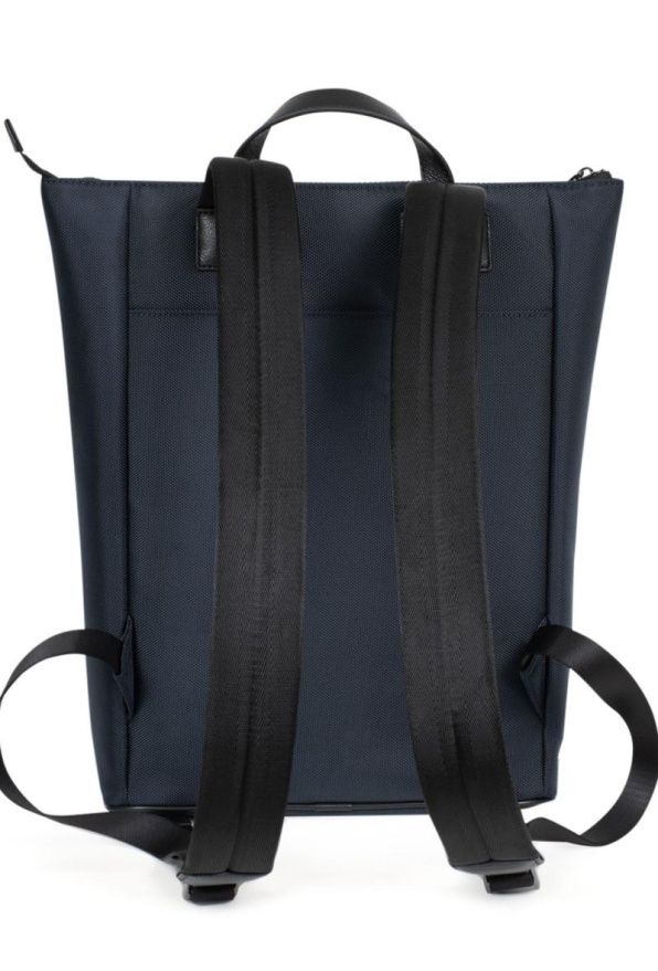 detail Batoh, kombinace materiálů