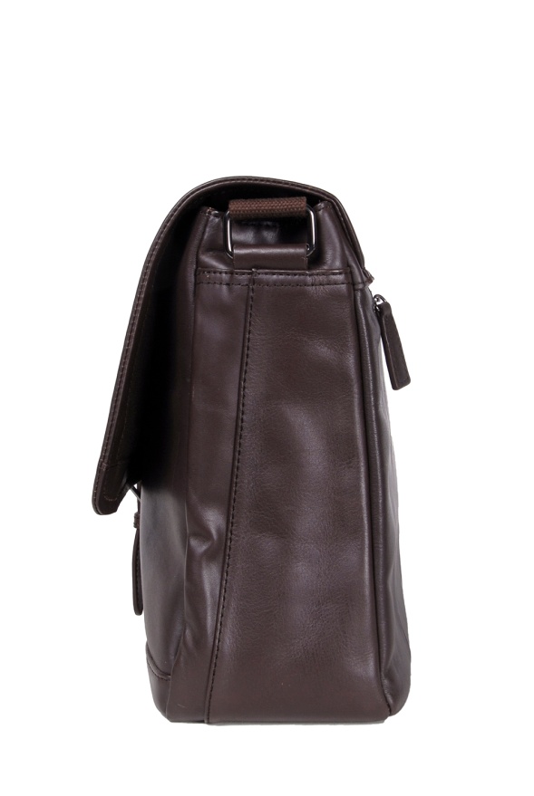 detail kožená taška přes rameno