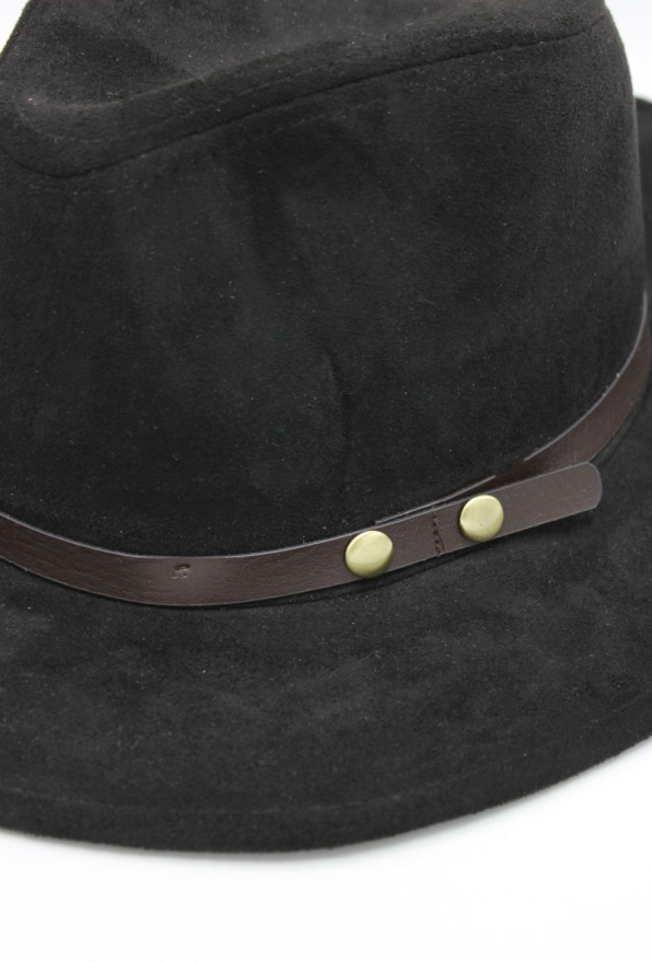 detail Klobouk s ozdobným lemem z koženky