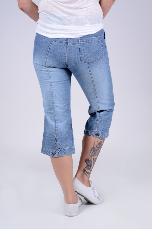 detail dámské capri jeans