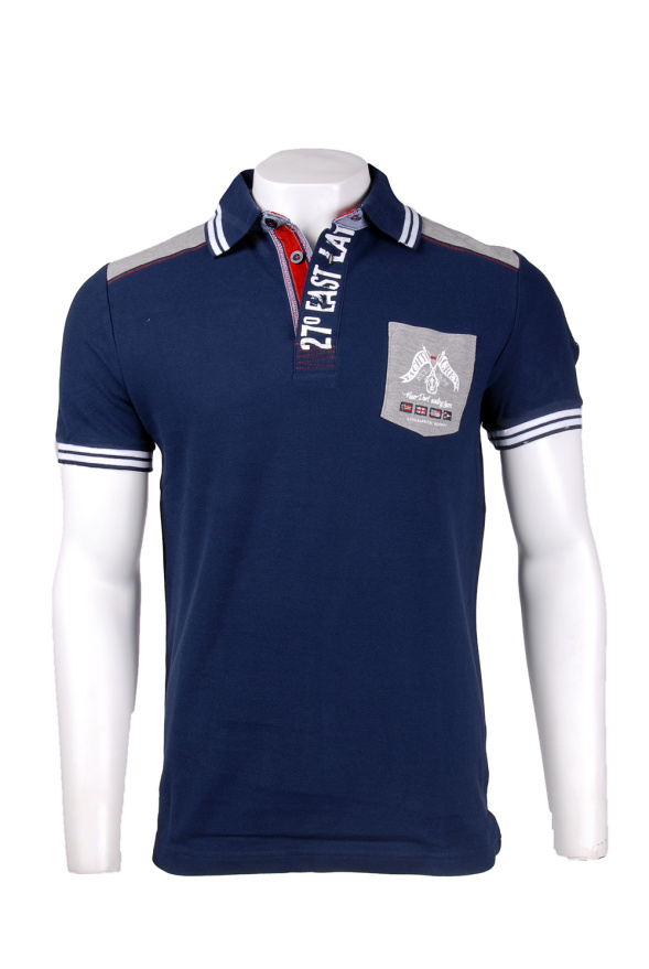 detail polo triko