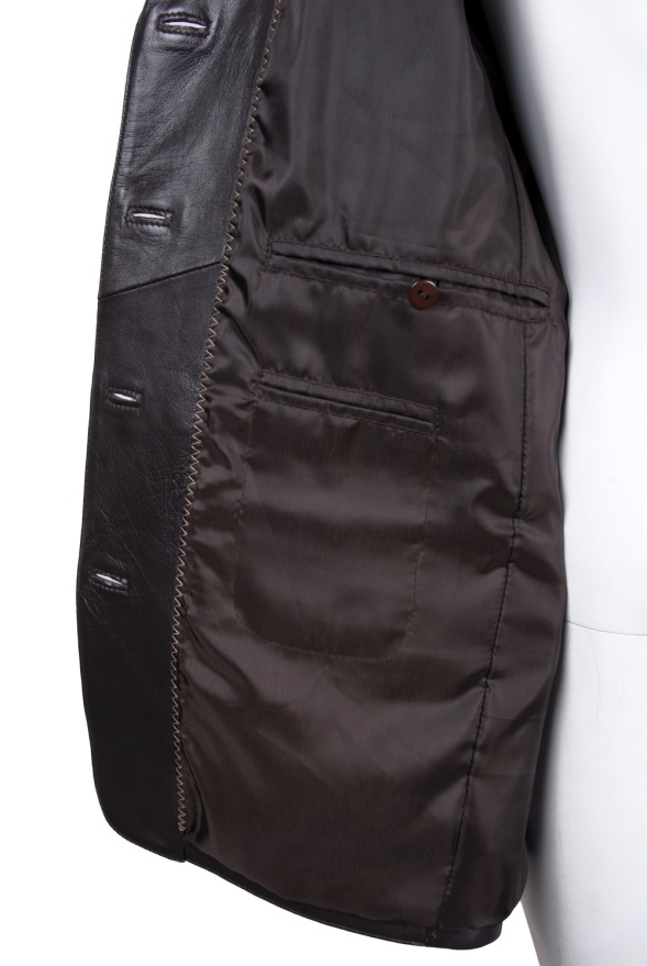 detail kožené dámské sako